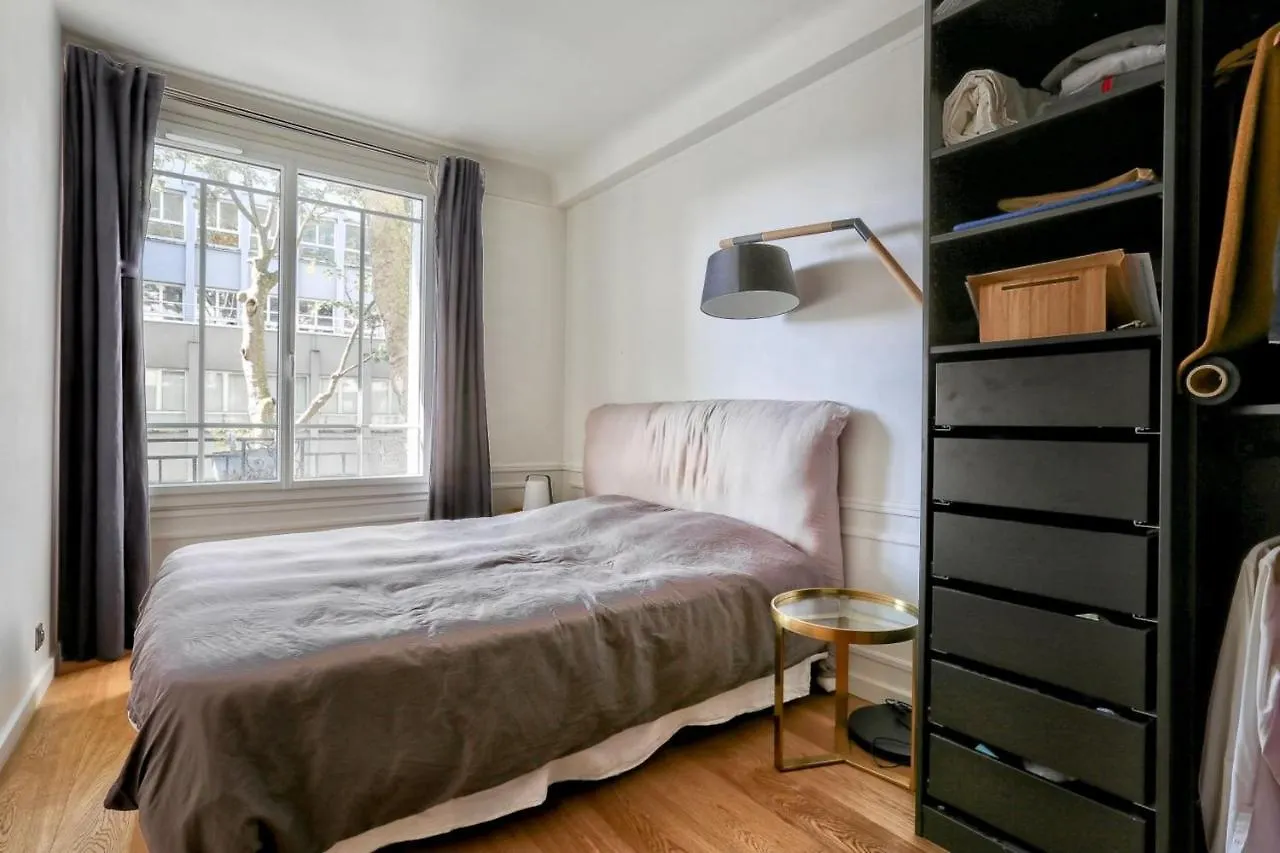 Comfortable Accommodation For 4 In La Villette Paris