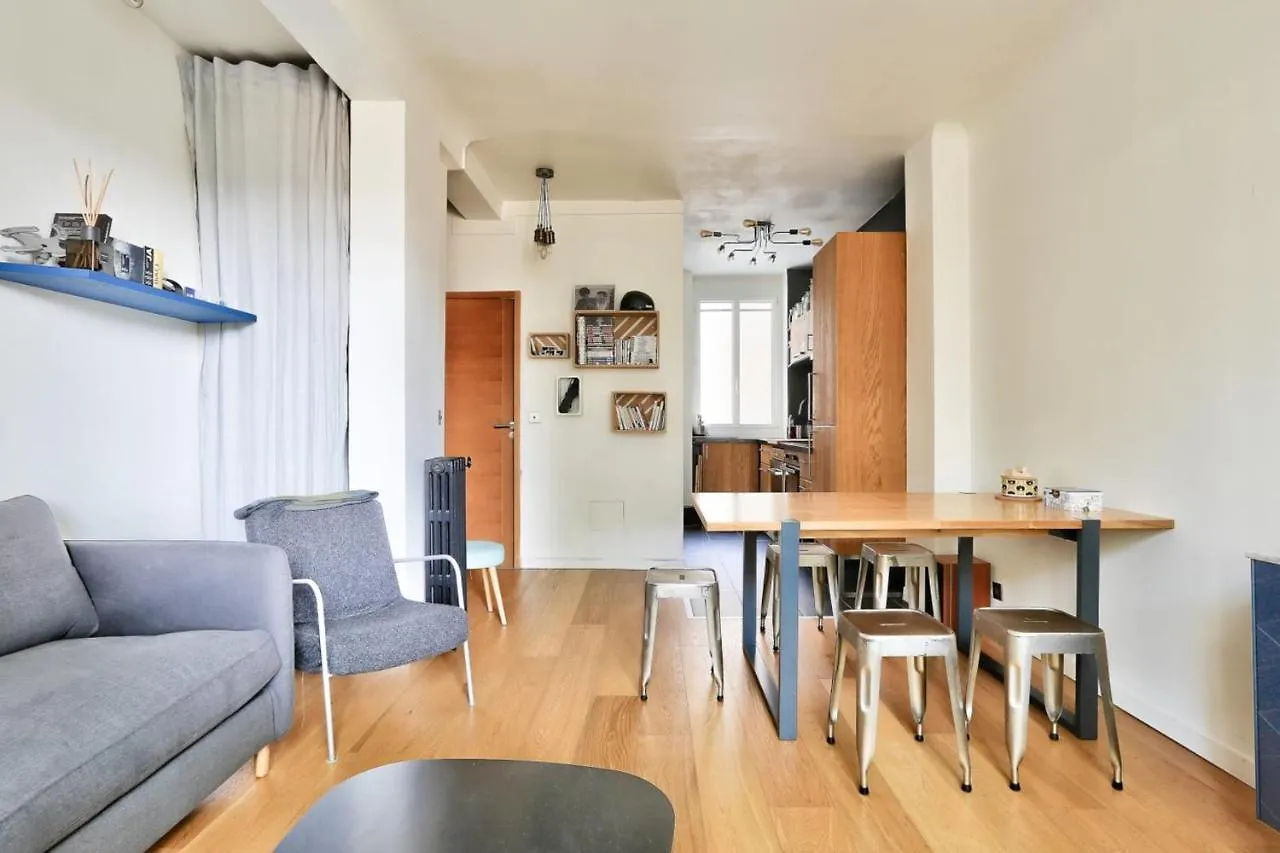 Comfortable Accommodation For 4 In La Villette location